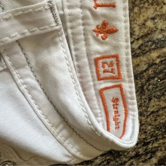 Gently Used-Rock Revival Celine Straight White Jeans. Sz 27 - Picture 5 of 7